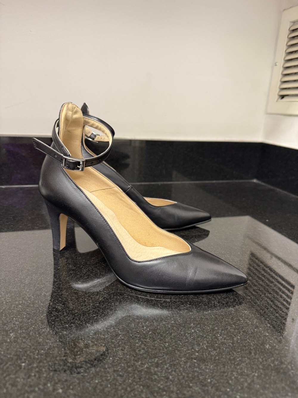 👠Antonia Saint Luxe Lasso Leather Ankle-Strap Pump - Picture 2 of 7